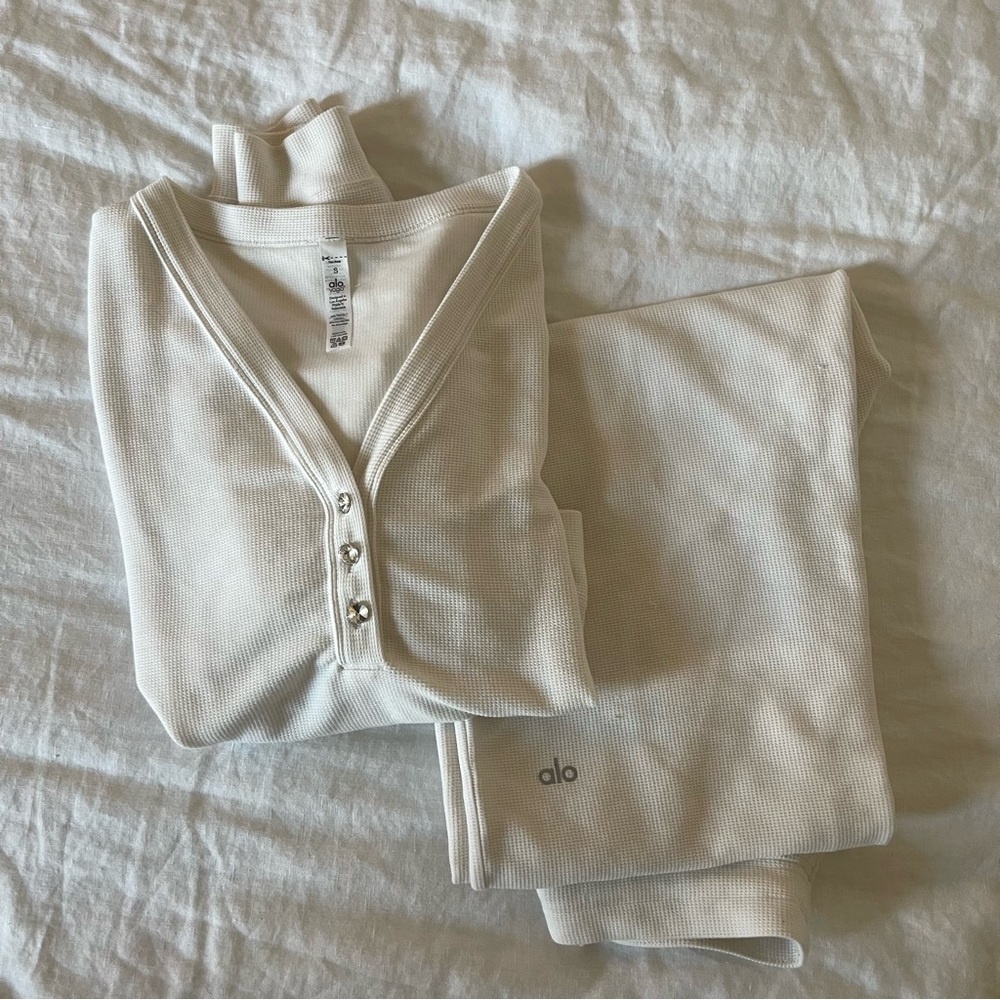 Alo Yoga Ivory Long Sleeve and Pants Set